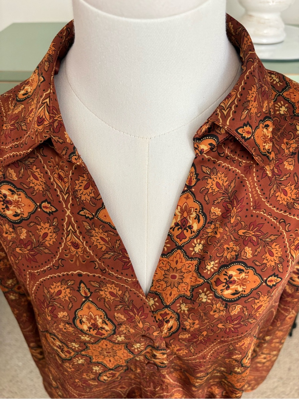 Rachel Zoe Boho Inspired Medallion Paisley Tie-Front Blouse w Long Bell Sleeve M - Picture 2 of 9